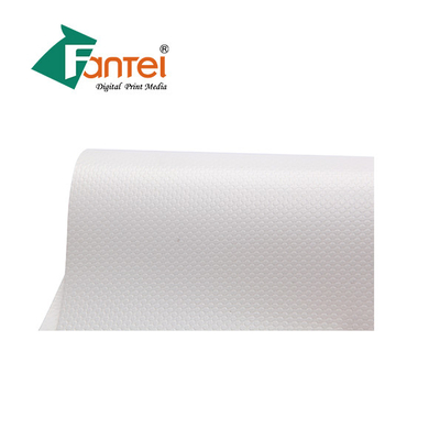 На открытом воздухе покрытый формат Frontlit 440g/510g/610g пробела Rolls знамени PVC широкий
